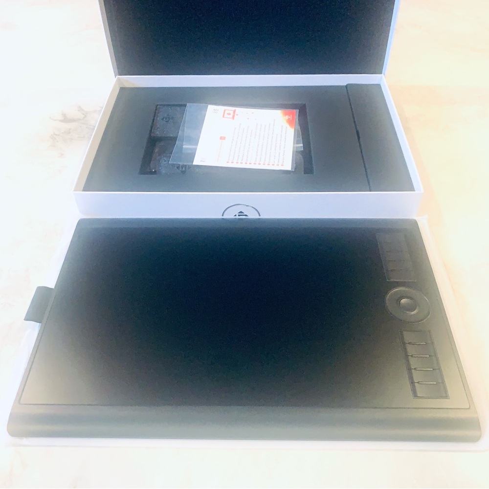 Gaomon M10K 2018 Version Battery-Free Graphics Tablet - Picture 2 of 10